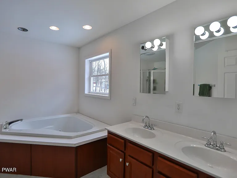 110 Stallion Dr — Photo 22