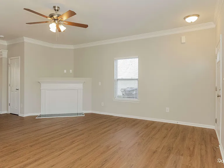 704 Perth Dr — Photo 5