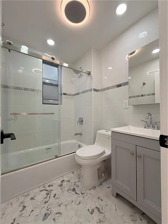 3 bed, 1.0 bath, 1200 sqft, $3,750 — Photo 3
