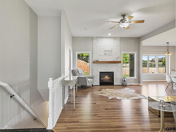 4th image of 1015 S 159th Ave
