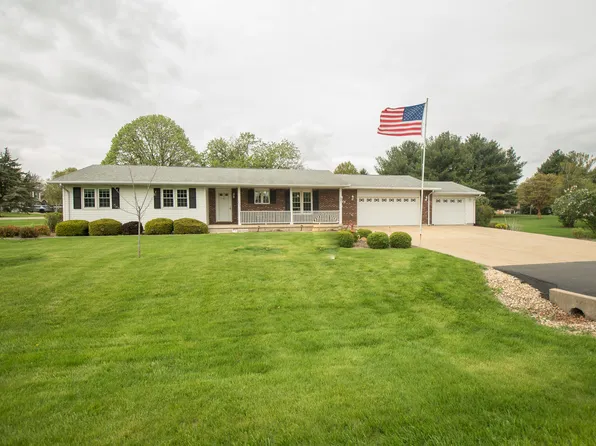 3802 E 17th St, Sterling, IL 61081