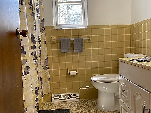 Upstairs full bath