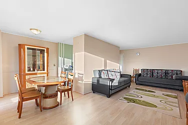 Sold by Thomas Lipovetsky, LREB