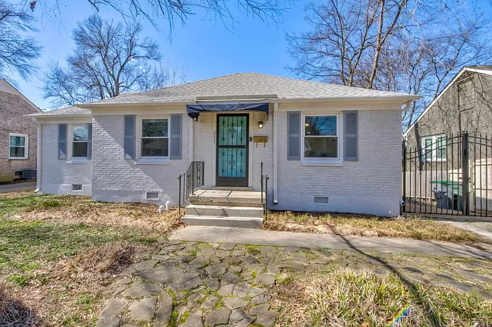 235 W Edwin Cir — Photo 2
