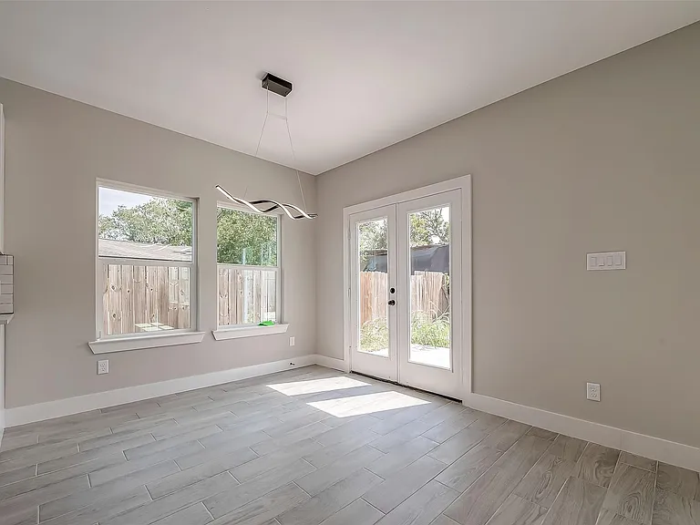 8128 Chateau St — Photo 13