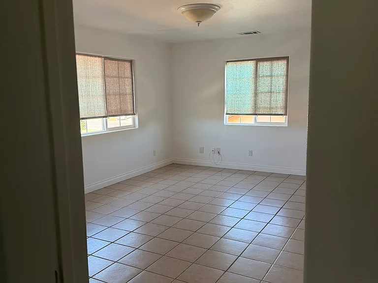1010 W Robert Ln #1 — Photo 9