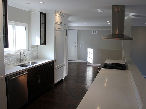 Kitchen (with breakfast Nook)