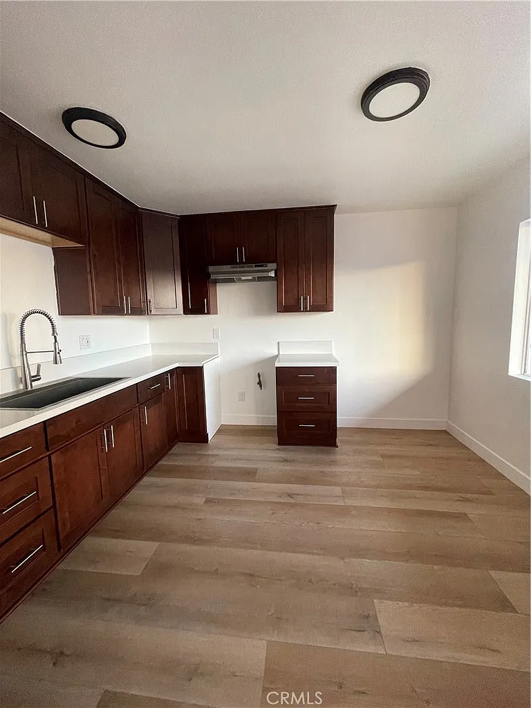 2 bed, 768 sqft, $2,400 — Photo 2