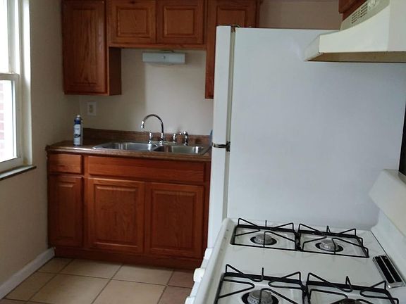 3rd image of 1738 Wyoming Ave