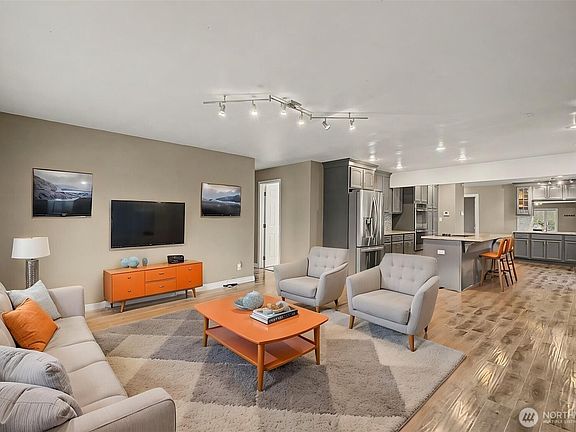5th image of 2502 NE 7th Street