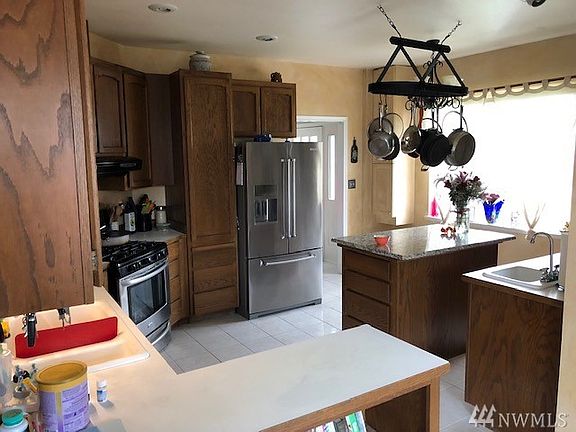 5th image of 176 Henning Dr
