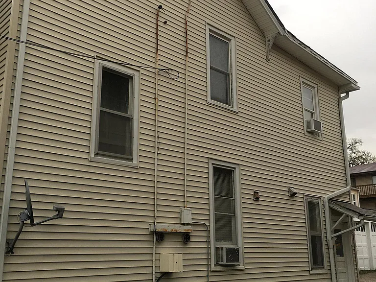 521 Bowery St — Photo 32