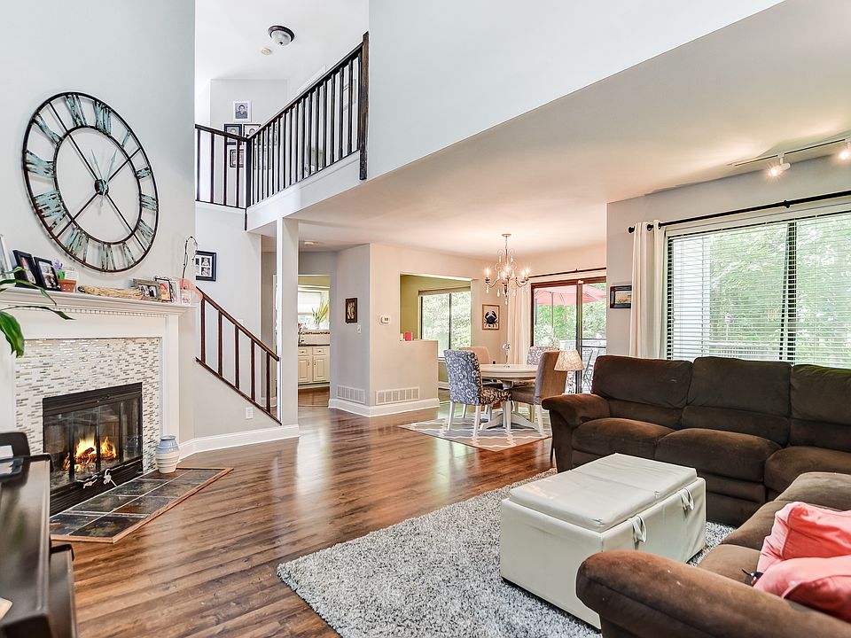 1st image of 13 Pennybrook Ln