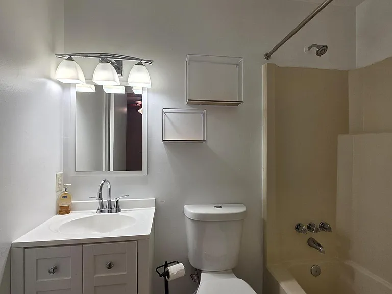 501 Walnut Ave SE #7 — Photo 8