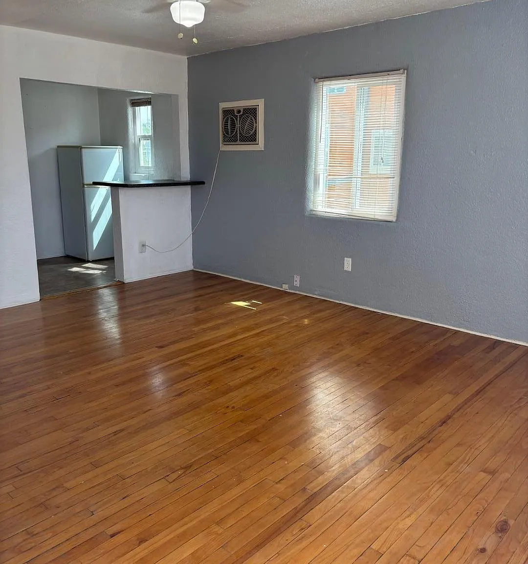 1 bed, 1.0 bath, 400 sqft, $750 — Photo 1