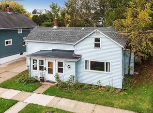 814 S 19th St, Manitowoc, WI 54220