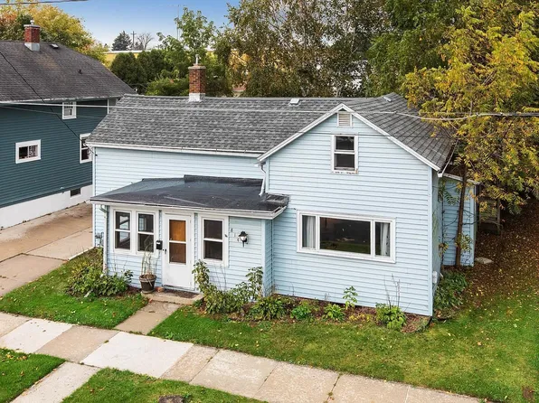 814 S 19th St, Manitowoc, WI 54220
