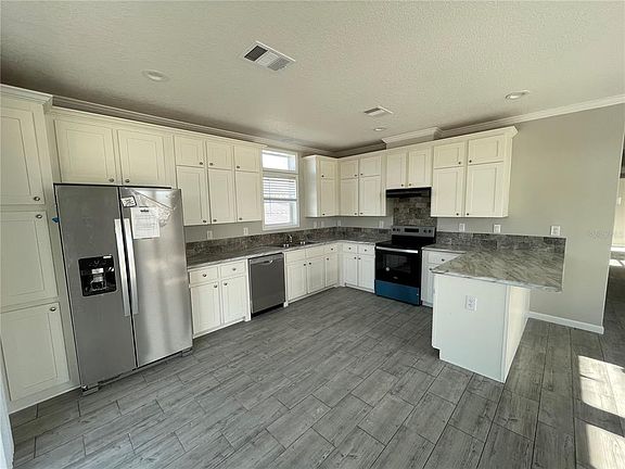 2nd image of 715 BLACKBURN BLVD