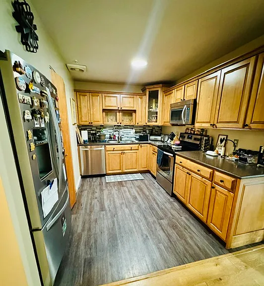 208 Surrey Rd — Photo 5