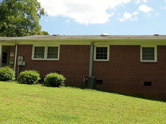 3rd image of 2901 Loretta Ln