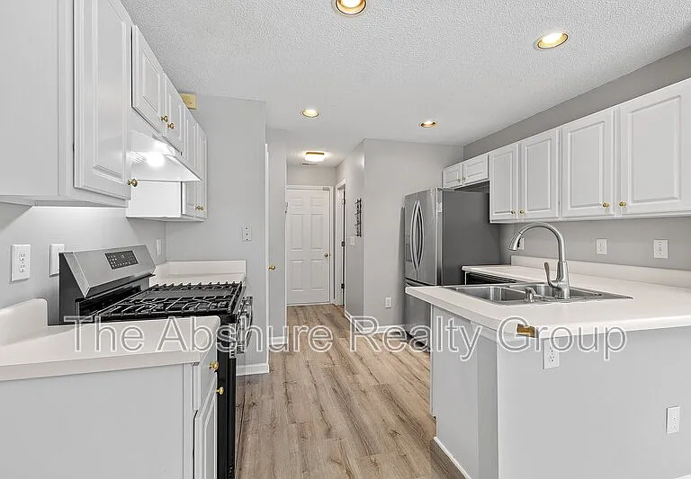 4224 Lake Woodard Dr — Photo 14