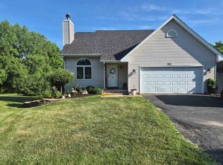 110 Falcon Way SW, Poplar Grove, IL 61065