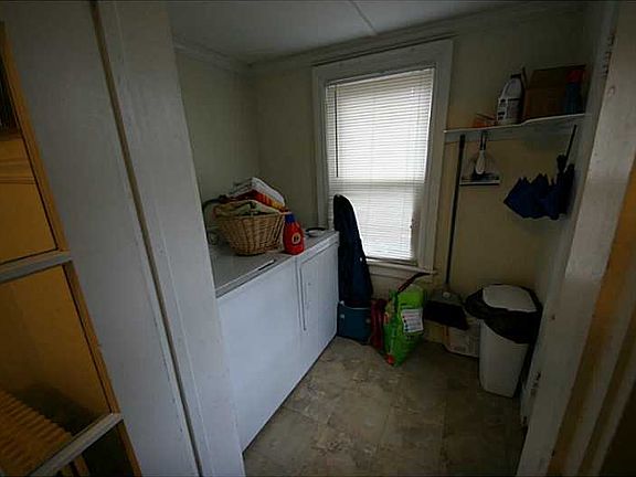 4th image of 285 Church St