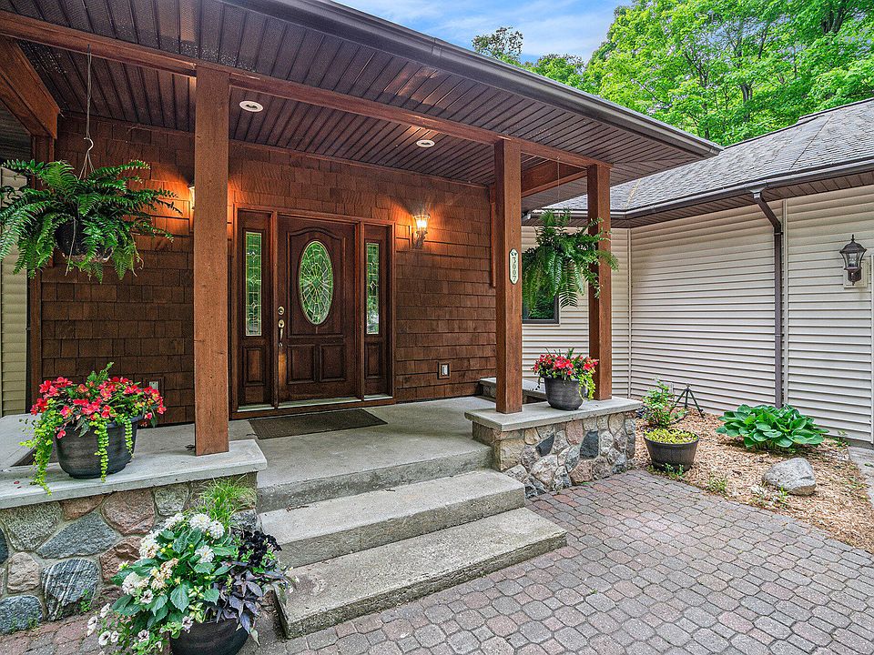 1st image of 3007 Akins Ln
