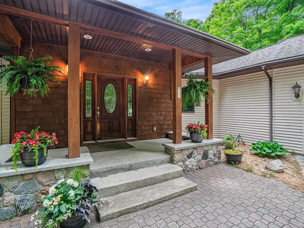 3007 Akins Ln, Bellaire, MI 49615