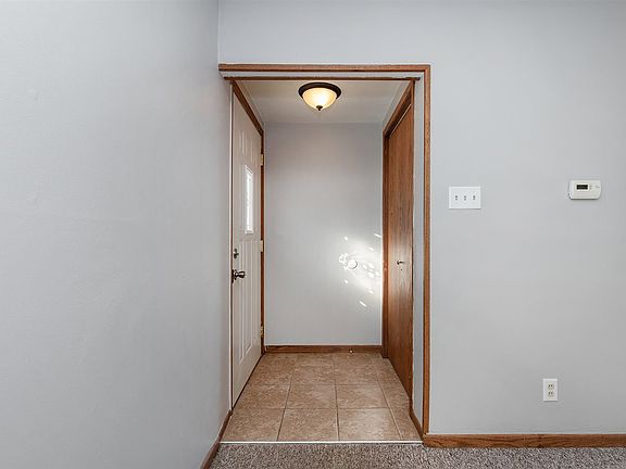 2nd image of 589 Oaklawn Ave