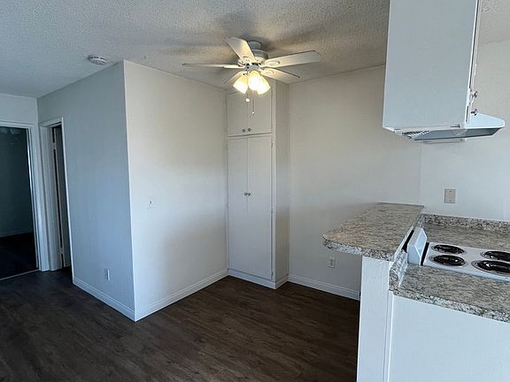 4th image of 825 Niantic Ct #9