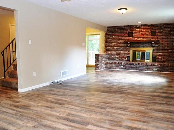 3rd image of 434 Deer Park Dr W