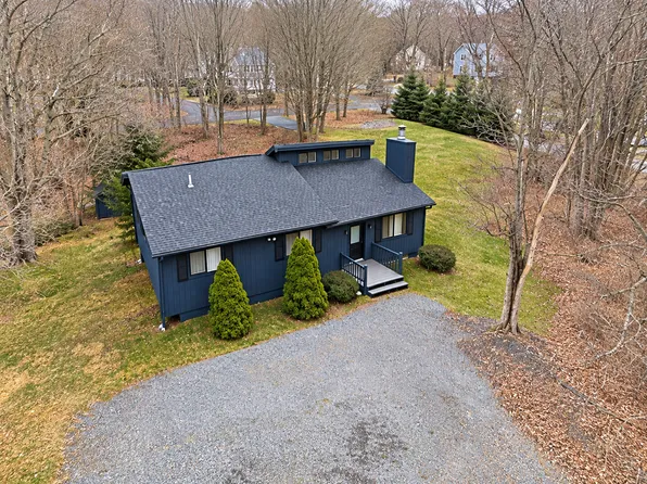 1628 Clover Rd, Long Pond, PA 18334
