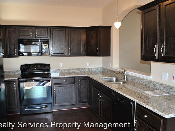 4th image of 203 Portico St