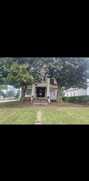 2nd image of 230 W 4th St