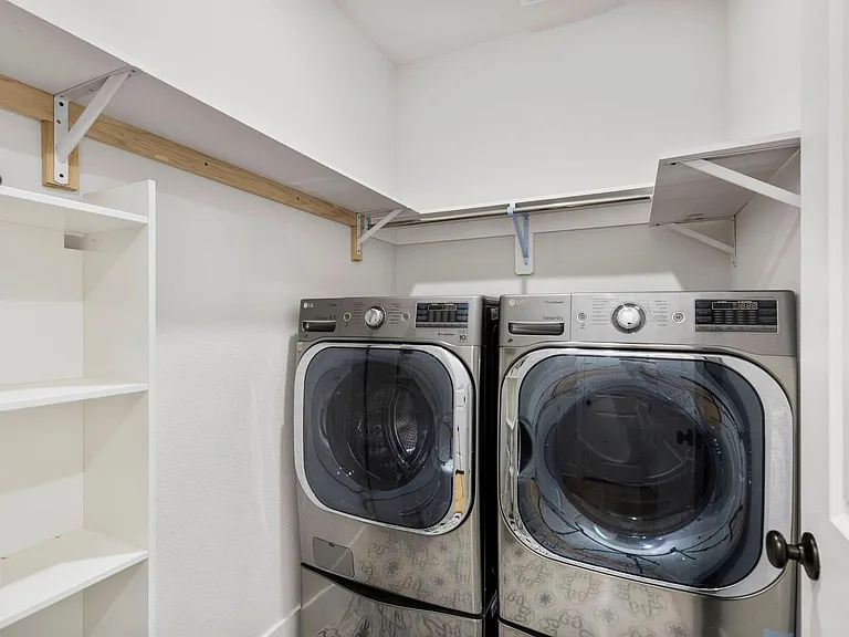 415 N Hillary Step Pl — Photo 35