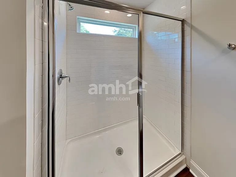 889 Carnaby Ln — Photo 13