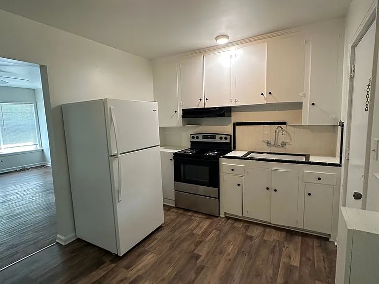 910 Wadsworth St — Photo 8