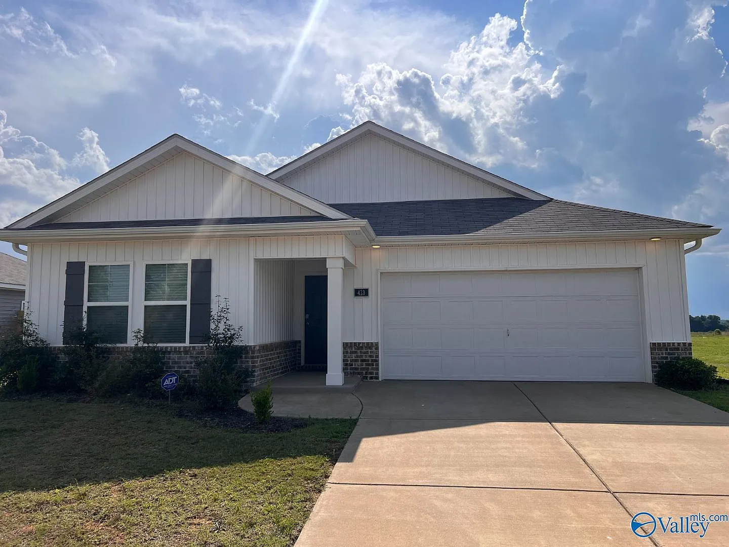 5 bed, 3.0 bath, 2016 sqft, $3,032 — Photo 1