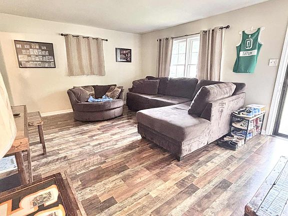 5th image of 109 Dawn Dr
