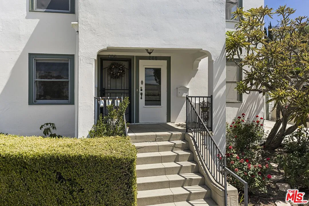 2 bed, 1.0 bath, 896 sqft, $3,350 — Photo 3