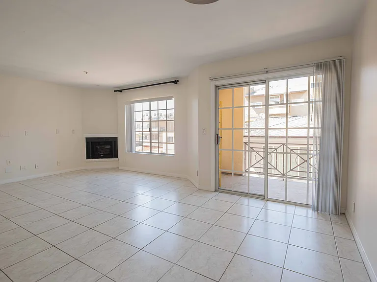 1131 Campbell St #211 — Photo 9