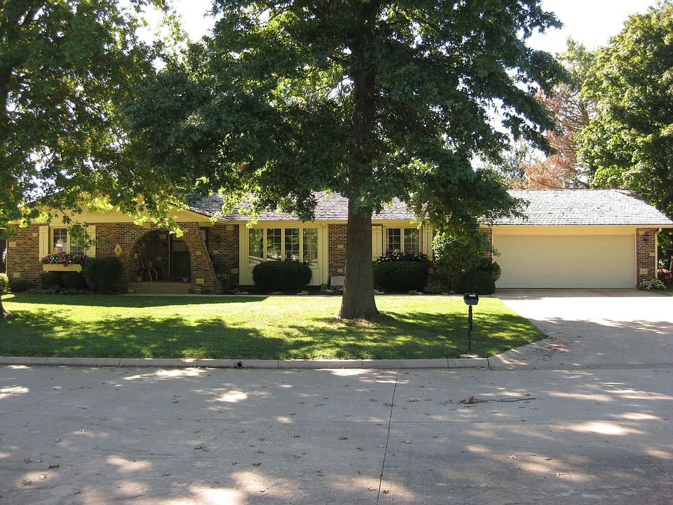 1st image of 9 Fleetwood Dr