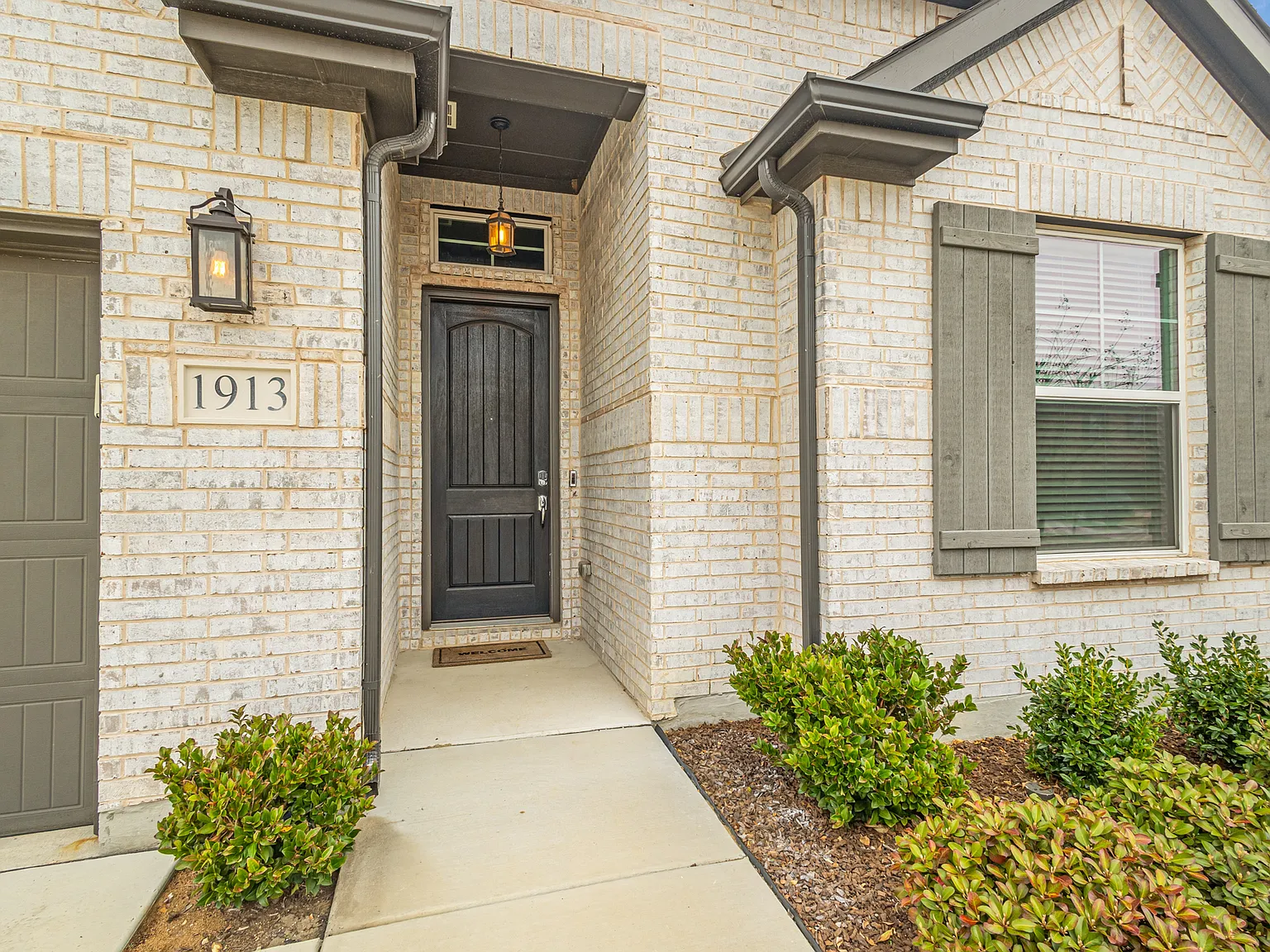 3 bed, 1660 sqft, $2,295 — Photo 2