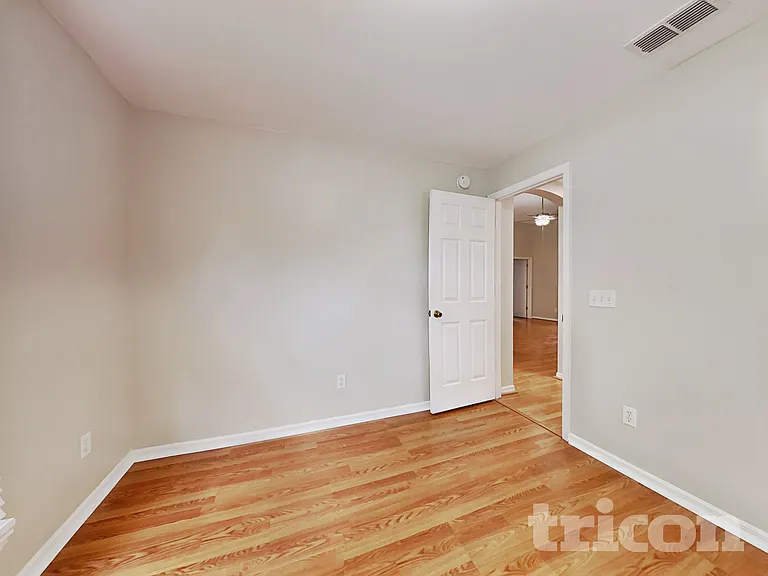 143 Wornall Dr — Photo 12