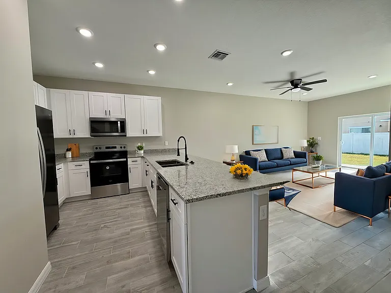 703 Camel Ct — Photo 2