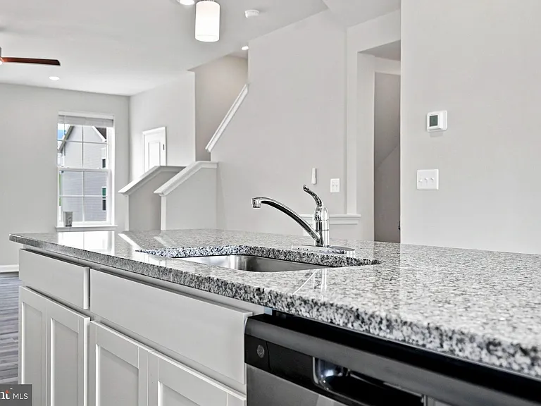 417 Seeback Dr — Photo 33