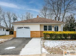 321 Curacao St, Toms River, NJ