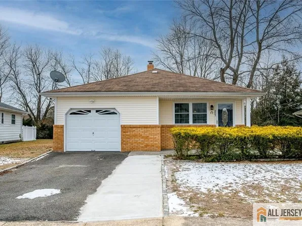 321 Curacao St, Toms River, NJ 08757