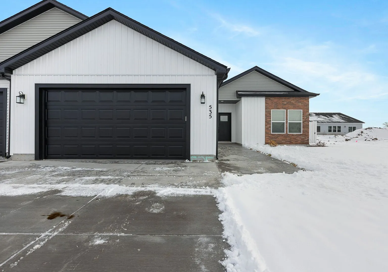 Darling Twin Home Located In Sugar City, Idaho 3 Bed 2 Full Baths With Fully Fenced Yard And Xl 2... — Photo 1